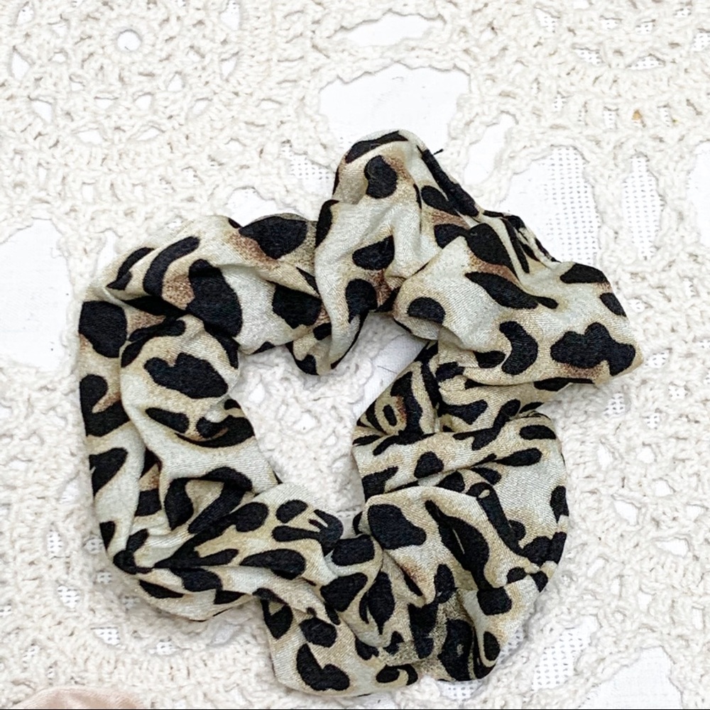 NWT Leopard and Satin VSCO Hair Scrunchie 3pc Set - Picture 5 of 10